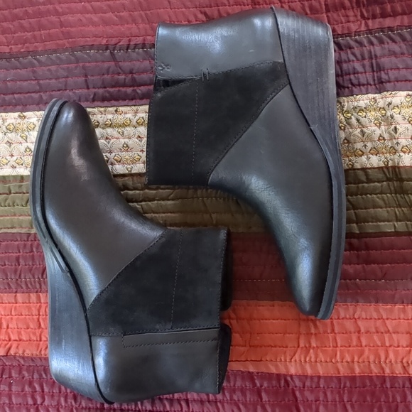 EMU* Australia 'Carlisle' suede/leather slip on wedge heel easy wear ankle boot - Picture 4 of 13